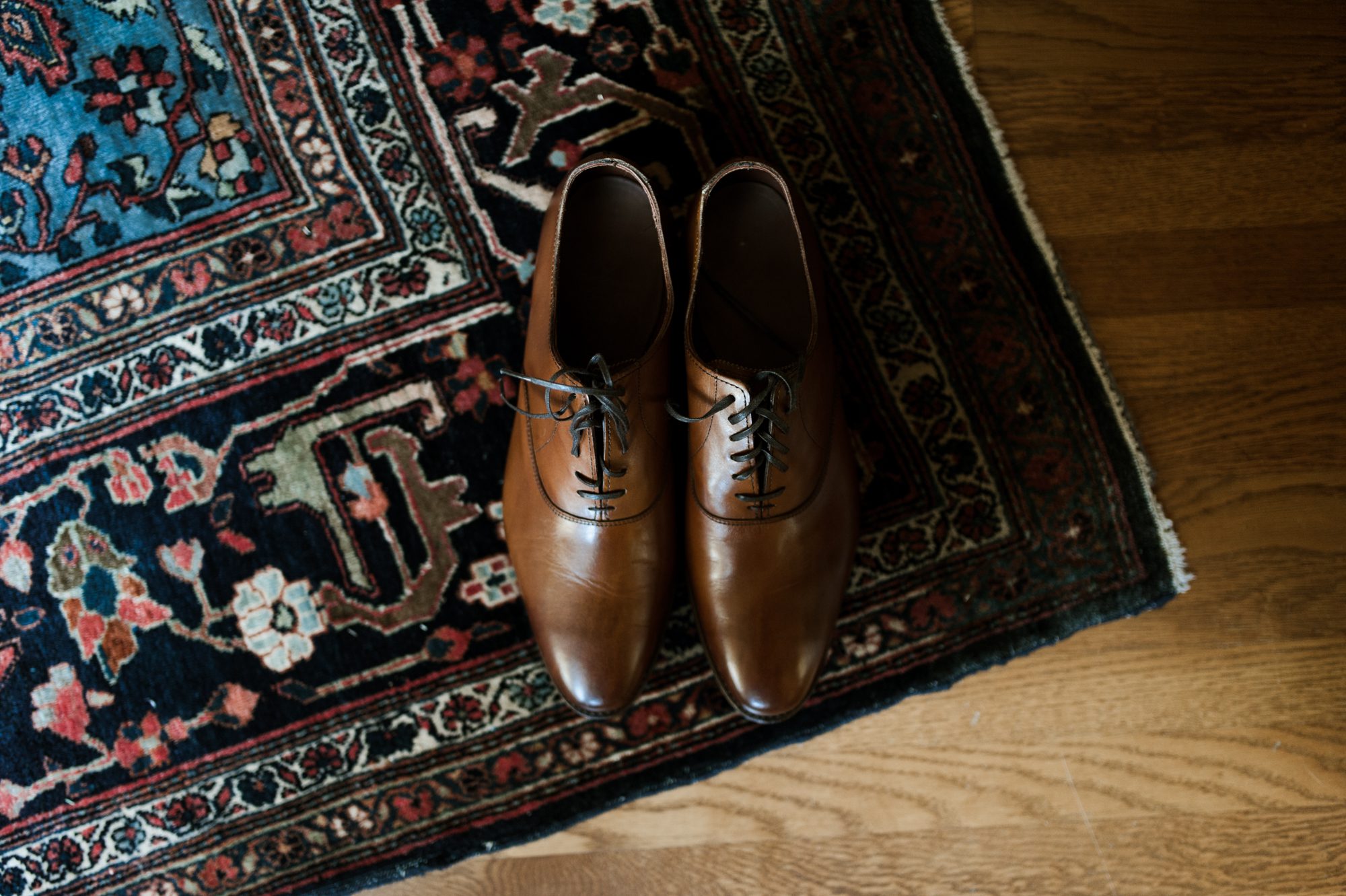 The groom's shoes on a run in the Portland Mayor's Mansion. By Laurelhurst Park wedding photographer Briana Morrison
