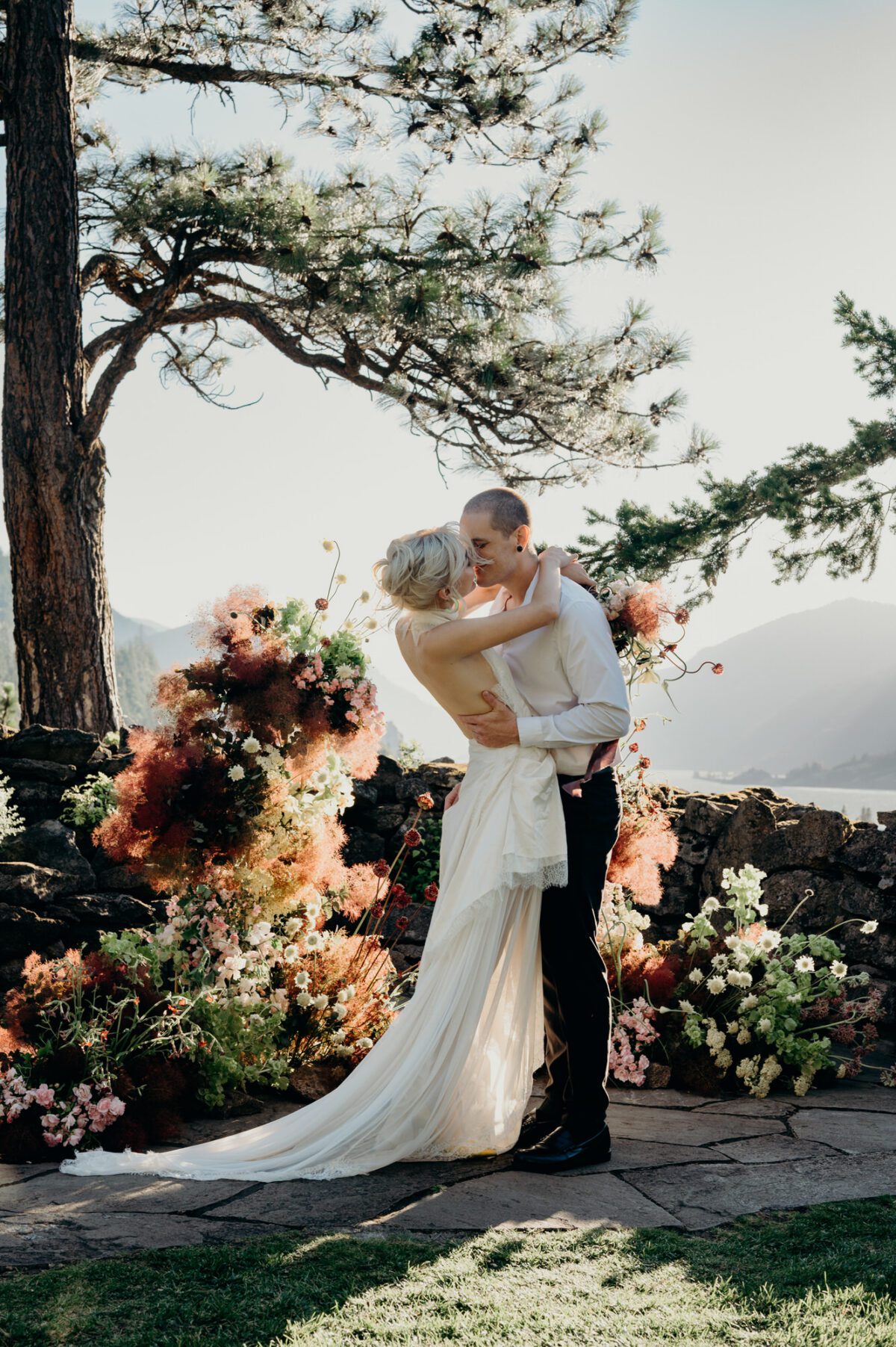 The ceremony site at Columbia River Gorge wedding venue, Griffin House